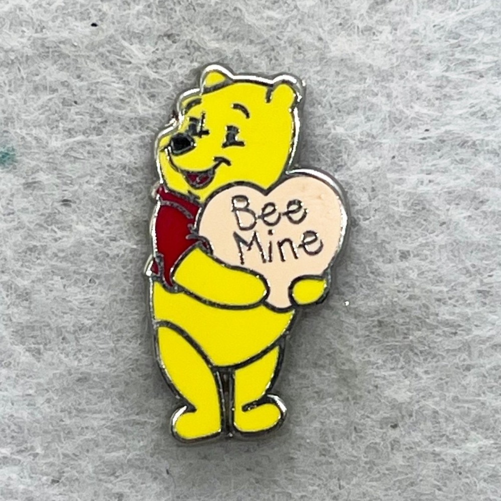 🔮 5/$25 Disney Winnie the Pooh Bee Mine Pin